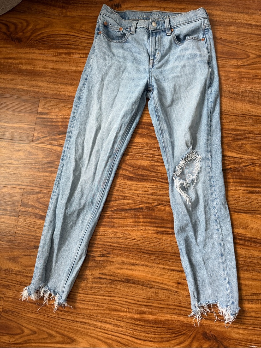 American Eagle Outfitters Light Blue Skinny Jeans with Distressed Knee